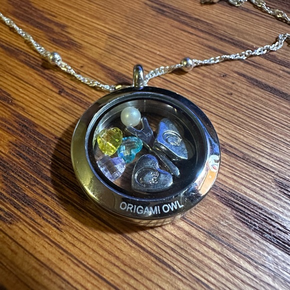 Origami Owl Necklace and Pendant - Picture 2 of 3